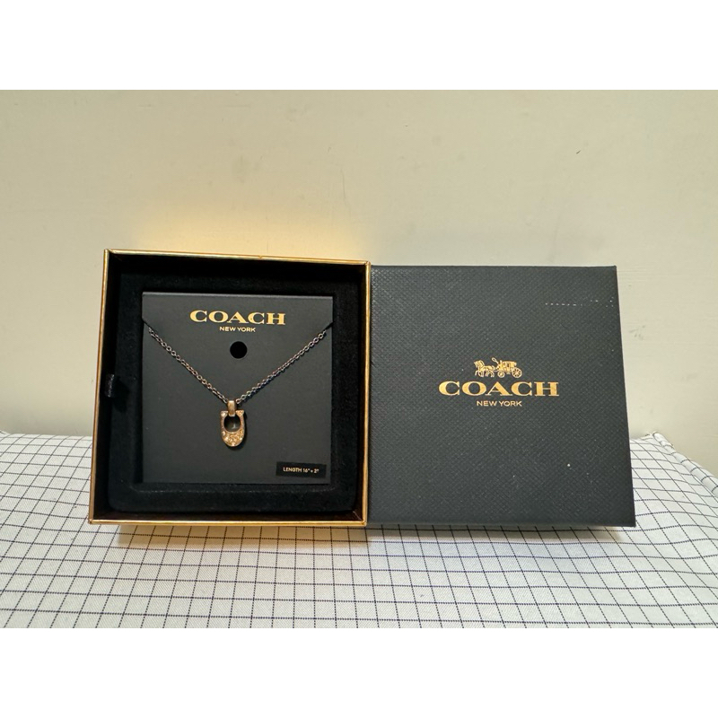 ✌🏻二手飾品✌🏻 COACH F54517 玫瑰金色C字水鑽項鍊（全新）