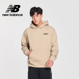 【New Balance】 NB 背面標語寬鬆連帽上衣_男性_卡其色_MT41539SOT