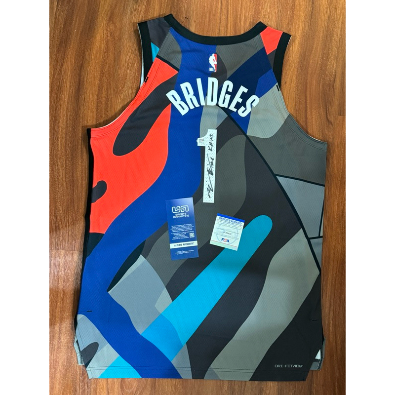 ｜NBA｜簽名球衣｜Mikal Bridges 籃網隊KAWS聯名款 球員版 親筆簽名球衣 加簽KAWS