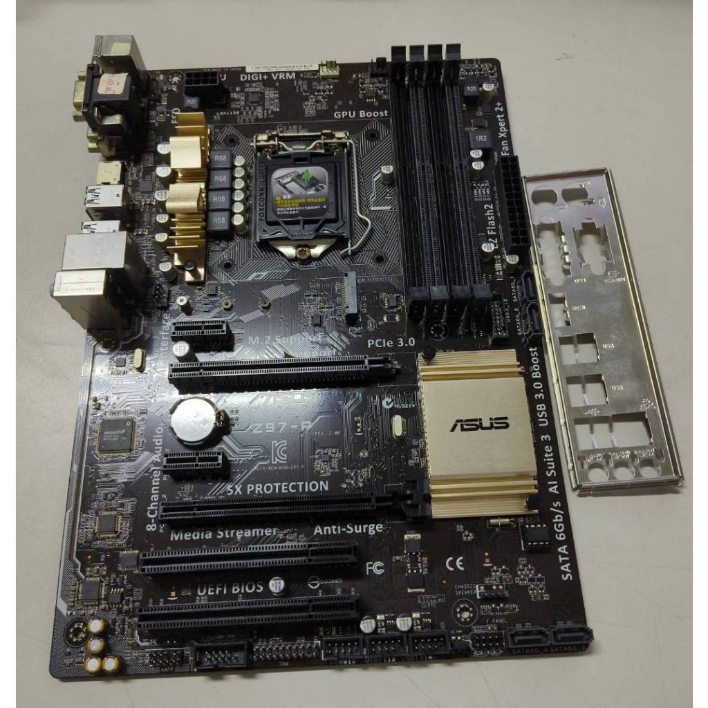#998 ASUS Z97-P 主機板 附檔板 PCIE卡榫掉一個