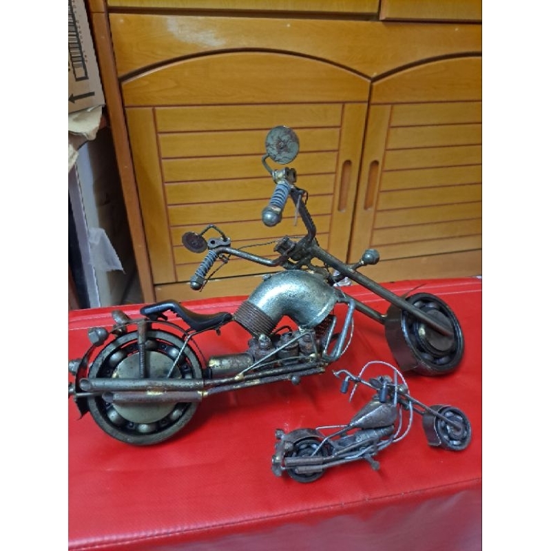 鐵藝模型摩托車、古董摩托車、手工銲接摩托車（大、小合售）大：重3.1kg、約長41.5、寬19；小：長18.5）