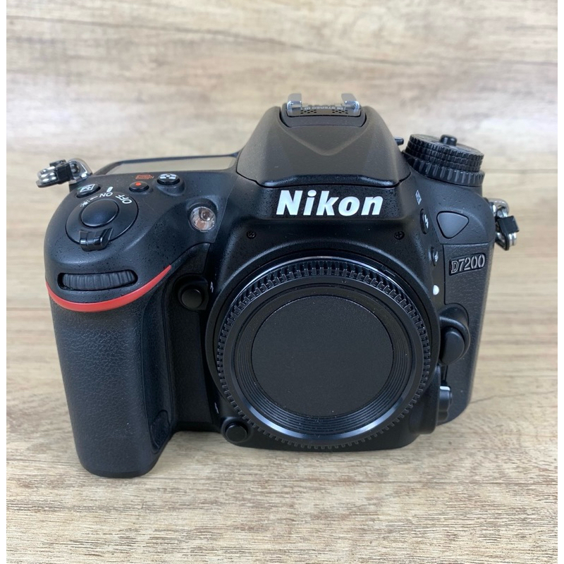尼康 中階旗艦 Nikon D7200 機身快門數約2千 可配 Sigma 30mm 1.4F 鏡頭單眼入門練拍二手好機