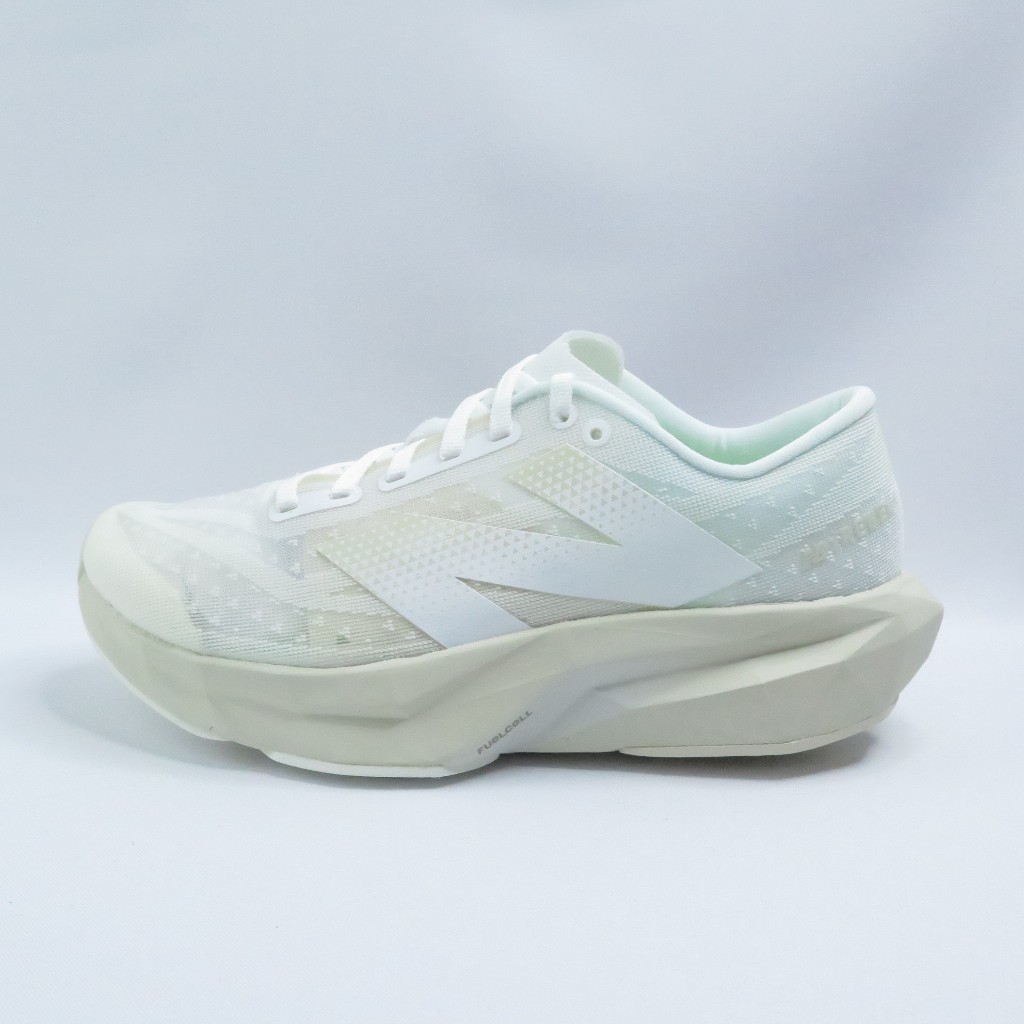 New Balance WFCXLJ4 FuelCell Rebel v4 女慢跑鞋 D楦 米白【iSport愛運動】