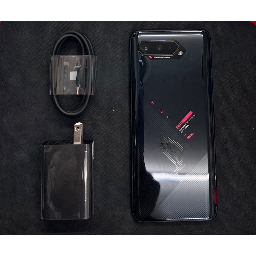 二手精品 ASUS ROG5s 5G電競手機 18/512GB 黑色 9.8成新 無盒裝有附原廠配件 贈保護貼及透明殼