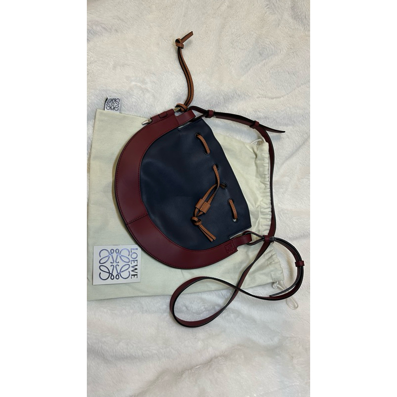 loewe horseshoe bag 9.99成新 正品