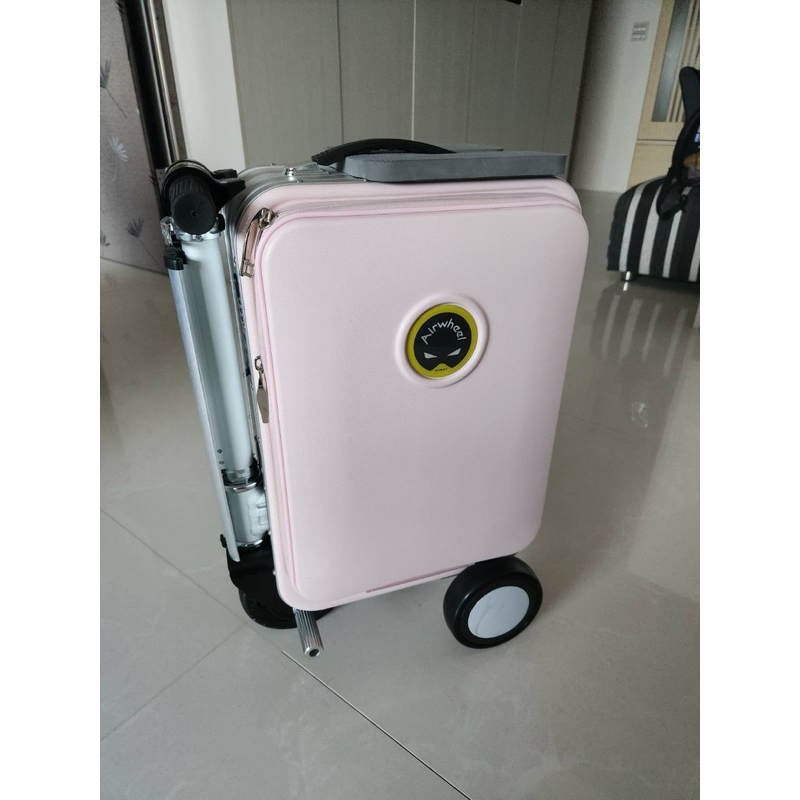 兩顆電池-9成新正品【頂配版 Airwheel SE3S智能騎行行李箱】電動行李箱 BlackPink同款粉紅色贈泡腳機