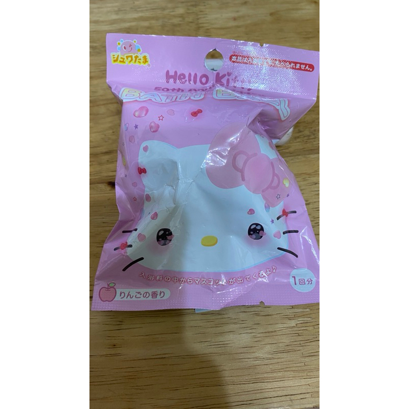 日本限定Hello Kitty沐浴球蘋果香味入浴球.入浴劑.讓小朋友一邊洗澡一邊玩樂