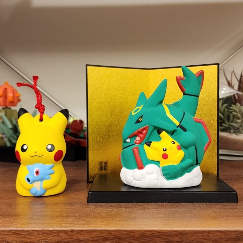 ➡️現貨⬅️ 日本寶可夢中心 烈空坐皮卡丘 陶飾 皮卡丘墨海馬 陶鈴 烈空坐 皮卡丘 墨海馬 藥師窯  2024 龍年