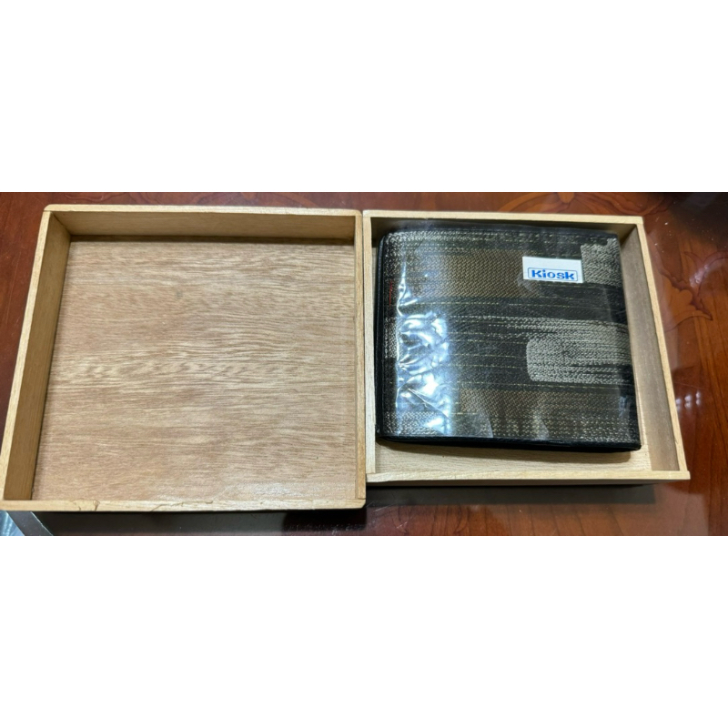 全新 日本製KIOSK 倉敷染 皮夾 附木製收藏盒 超精緻質感佳 誠價可議