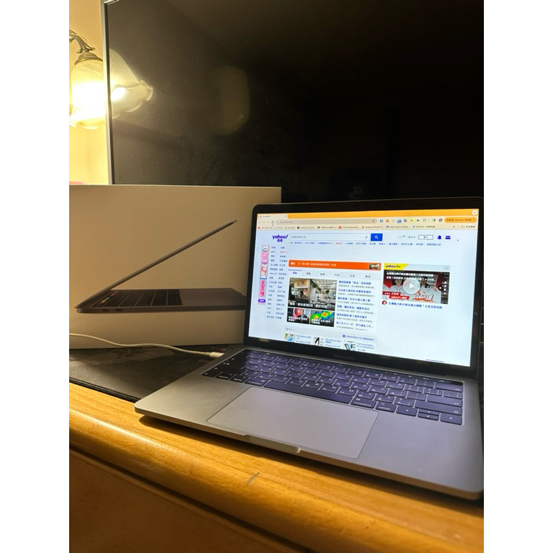 售2019 13” MacBook Pro with Touch Bar 少使用外觀如新功能正常，128GB