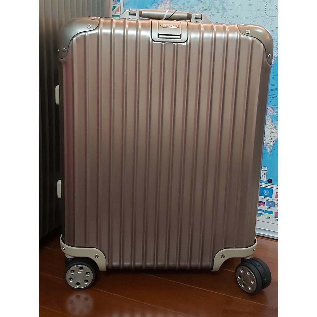 現貨專櫃真品 絕版有拉環 鈦合金 鈦金色 現貨 RIMOWA TOPAS TITANIUM 22吋 2024.4.2剛購