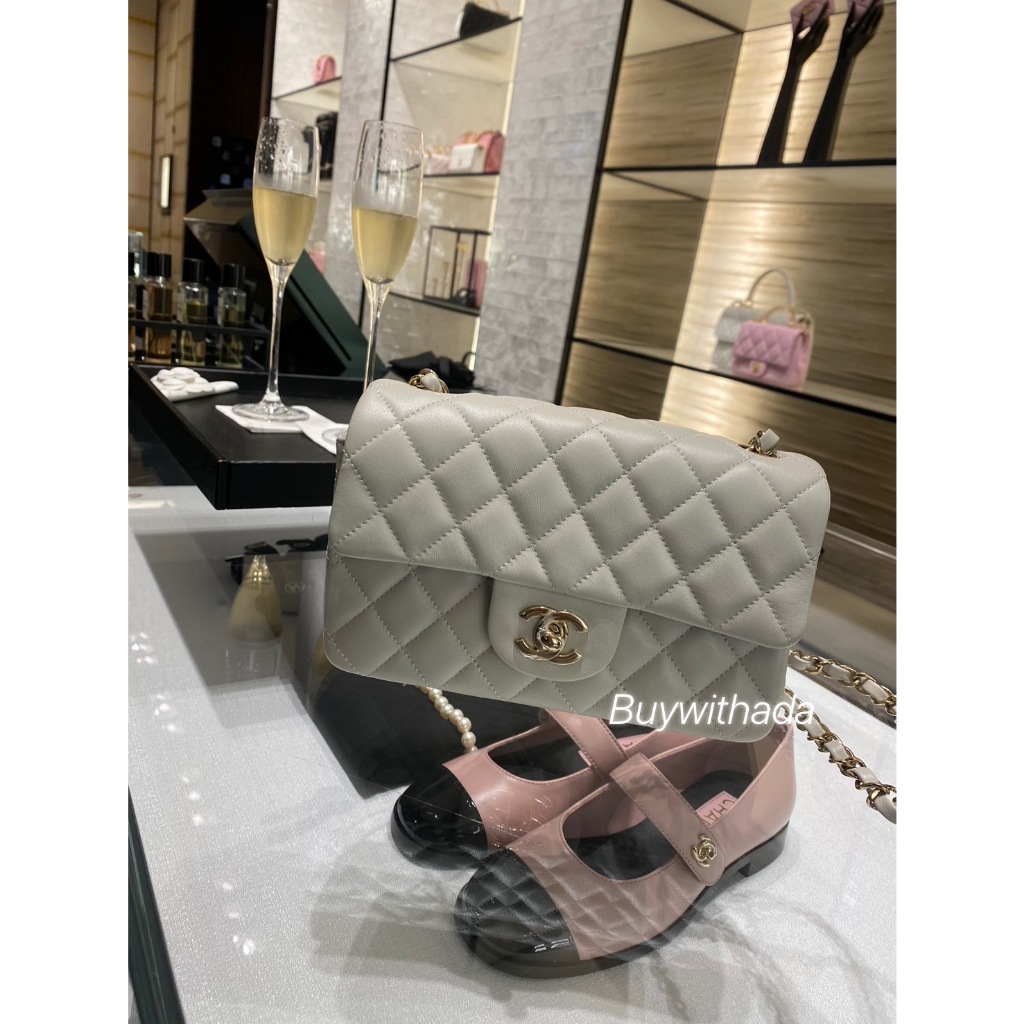 Chanel 24s Mini cf 20cm 最新色淺積雲灰 香檳金釦 超美😍 $1xxxxx 在途✈️