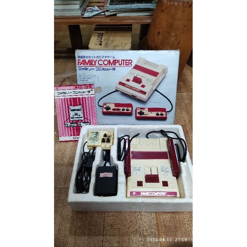 1983年日本製（序號相同）任天堂原裝紅白機主機2手有盒有書(可玩瑪莉歐、惡魔城等)只有RF端子，超適合收藏，超適合收藏