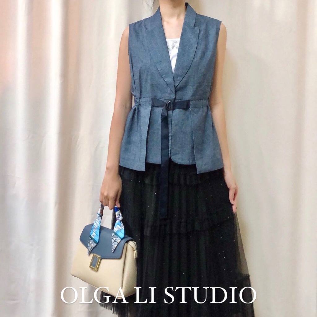 【 歐佳麗服飾 】YI-JI-NA 藍色西裝背心/ Raeve 黑色星空層次紗裙
