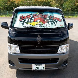 【MOONEYES】Clay Smith 叼菸鷹 方格旗子圖案 汽車前擋風玻璃 遮陽版 可收納 [IGP3773]