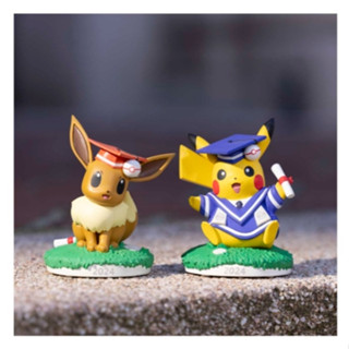 【小茉莉】美國寶可夢中心Pokémon Center限定商品-2024畢業季 皮卡丘 伊布 公仔 皮神 雕像 學士服