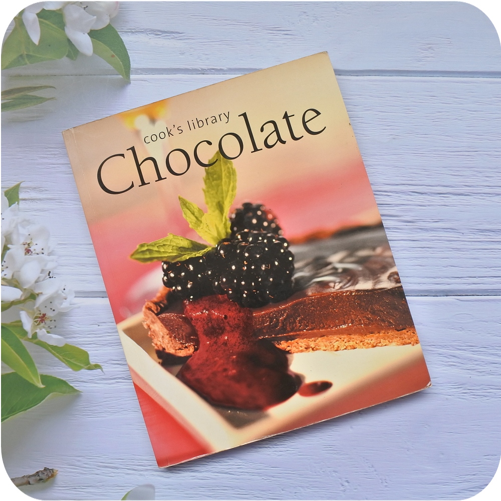 二手 英文原文書 巧克力甜點食譜  餅乾蛋糕 西餐食譜 Chocolate 書 拍照