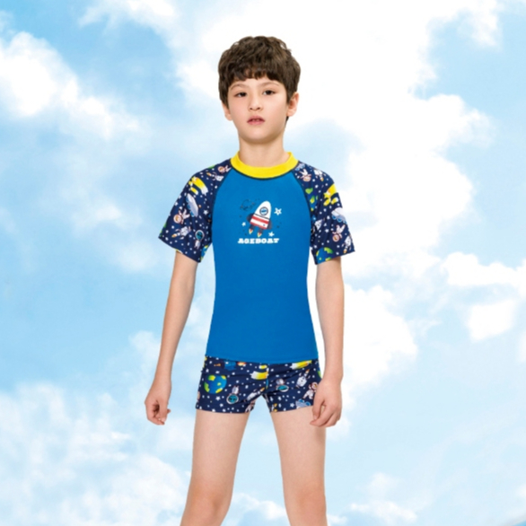 梅林泳裝  男童藍色火箭太空人短袖二件式泳衣 附泳帽NO-M3221