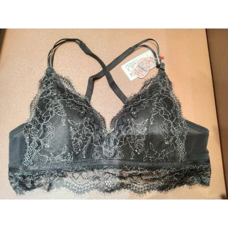 依夢 胸罩 內衣 34C 無鋼圈 法式蕾絲三角杯 吸濕排汗