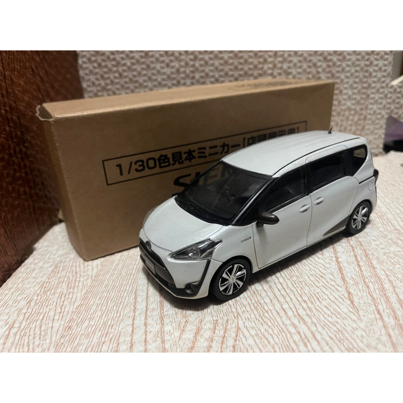 Toyota sienta 雪貂白1/30 日規原廠模型車