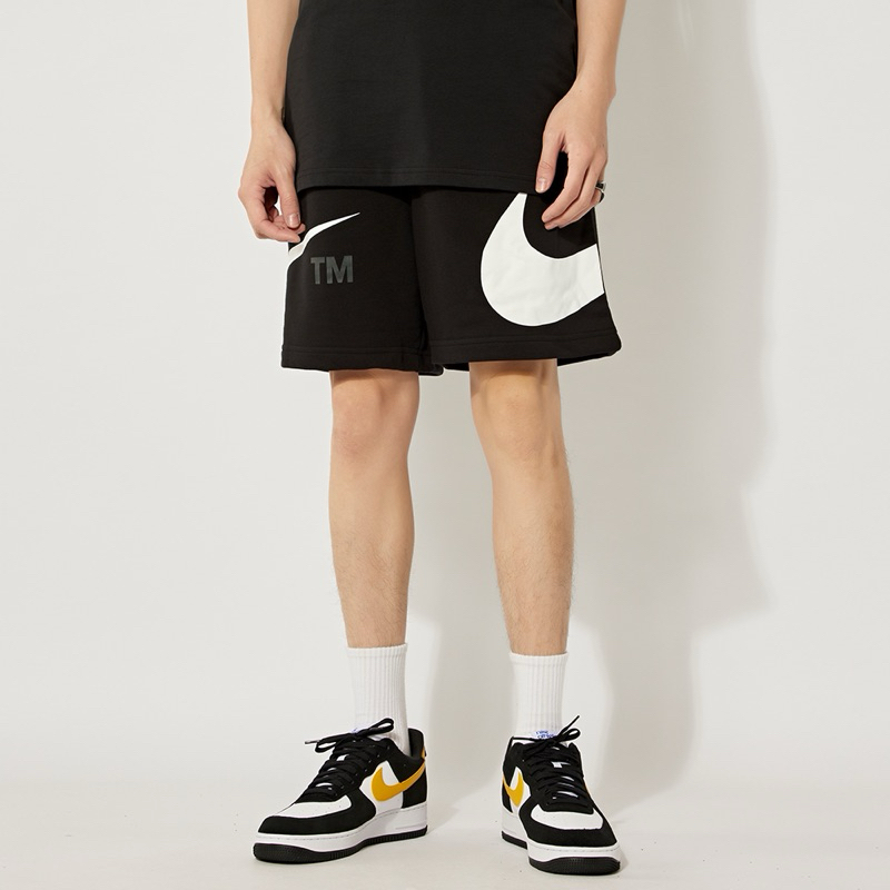 全新 現貨 零碼出清 NIKE NSW SWOOSH SHORT 斷勾 休閒 運動 短褲 DD5998-010 黑