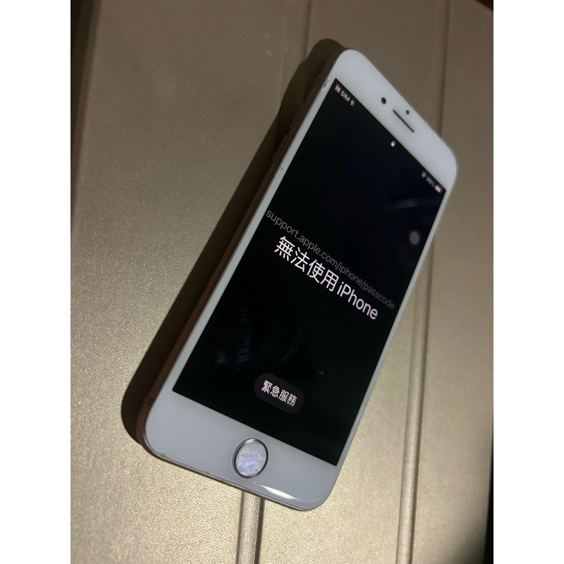 iPhone8 小孩玩到忘記密碼，無法解鎖，當零件機賣，單機，無配件，台中市歡迎面交。