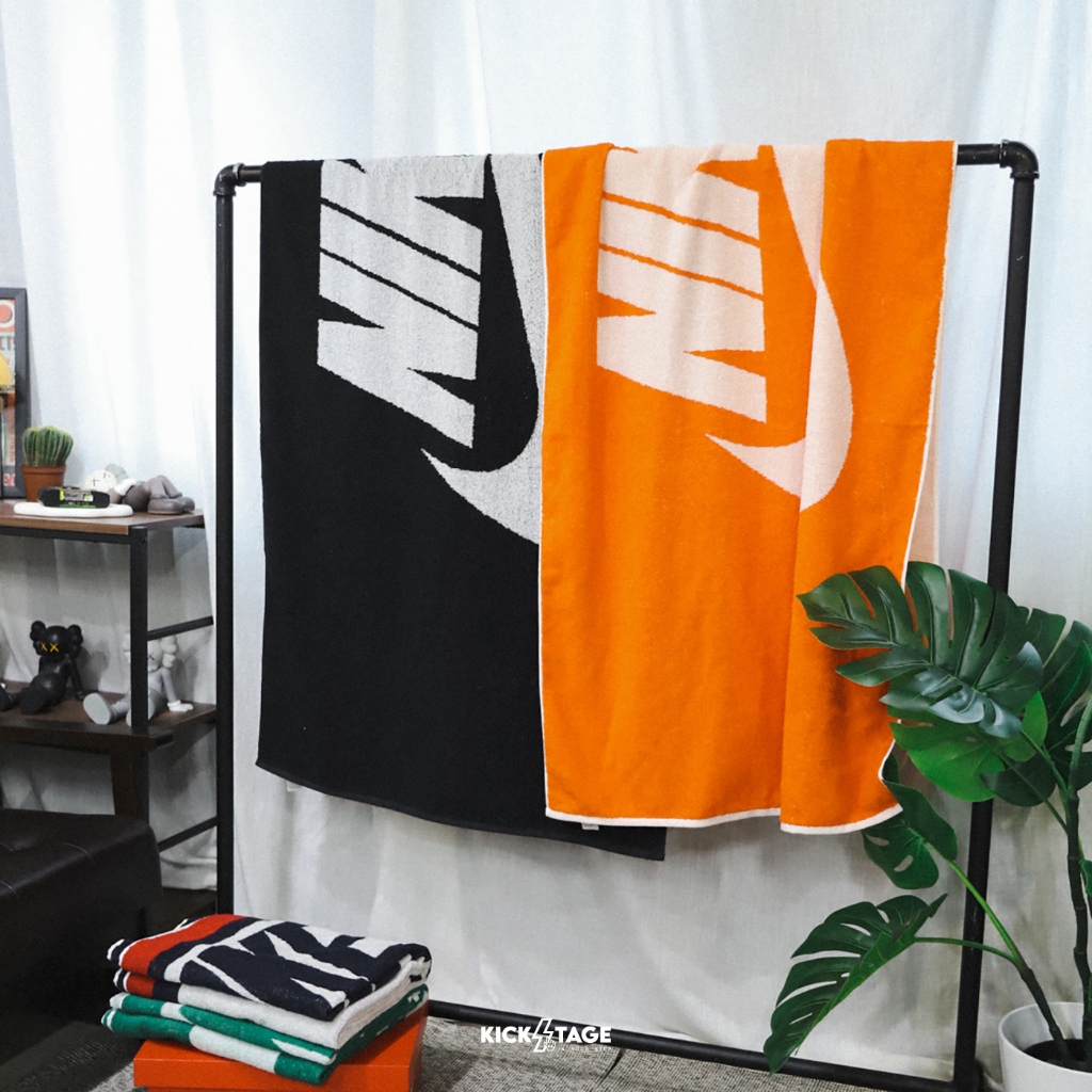 NIKE CLUB TOWEL 黑白 桔白 大LOGO 吸水 海灘 游泳 運動 毛巾 浴巾【HF9405】