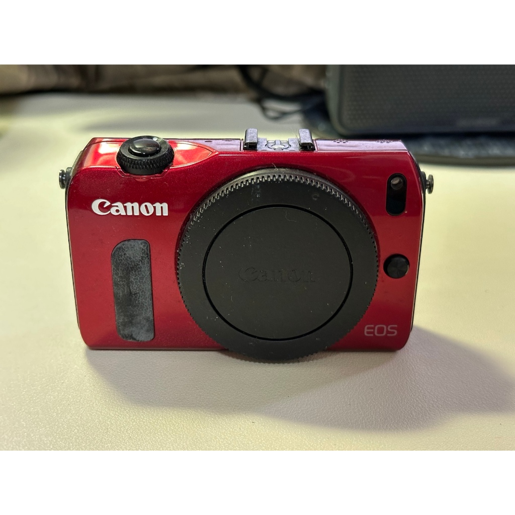 Canon EOS M 紅色 EF-M 18-55mm 鏡頭 附原廠相機背帶、原廠副廠電池、UV保護鏡片、32GB記憶卡