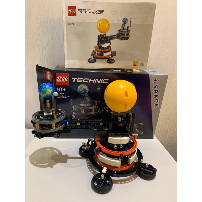 LEGO 樂高積木 科技系列 軌道上的地球和月球42179