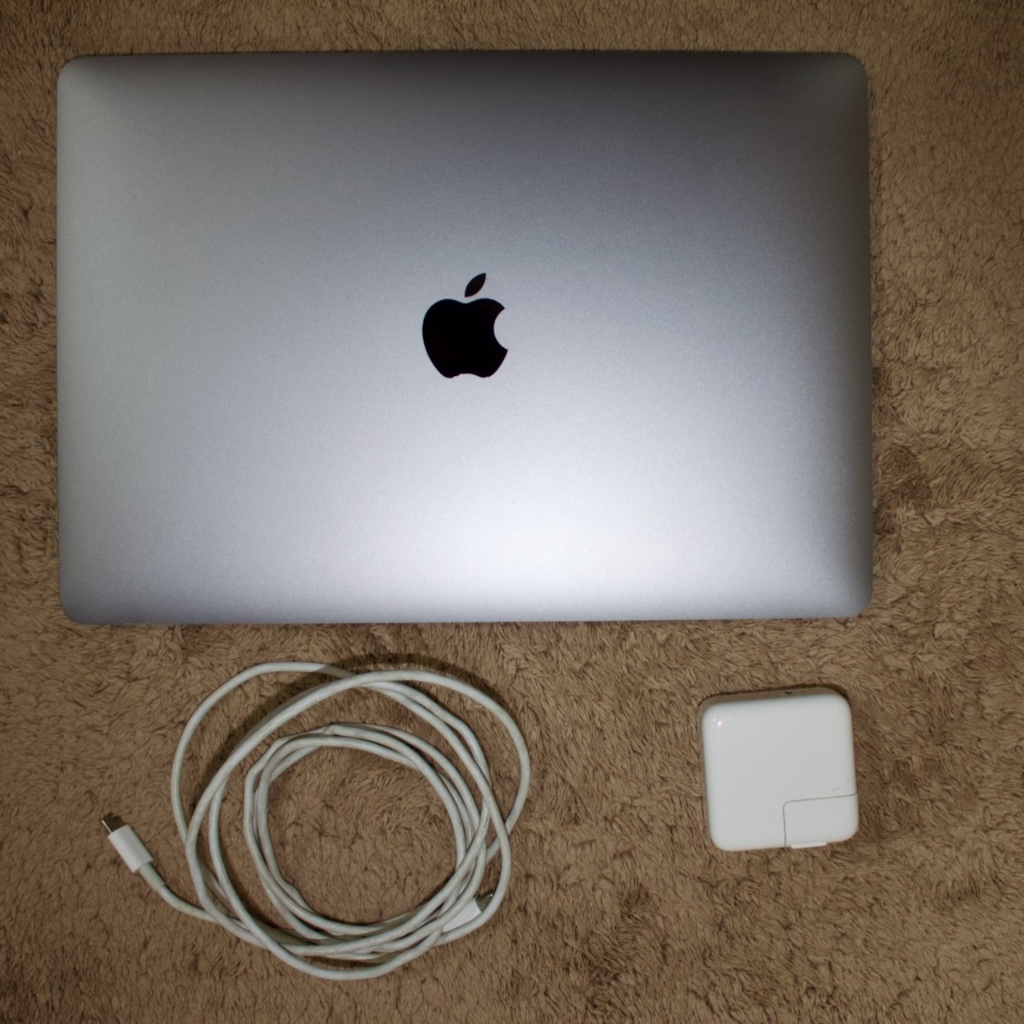 MacBookAir (Retina , 2020, Intel ,8G ram, 256G）A2179