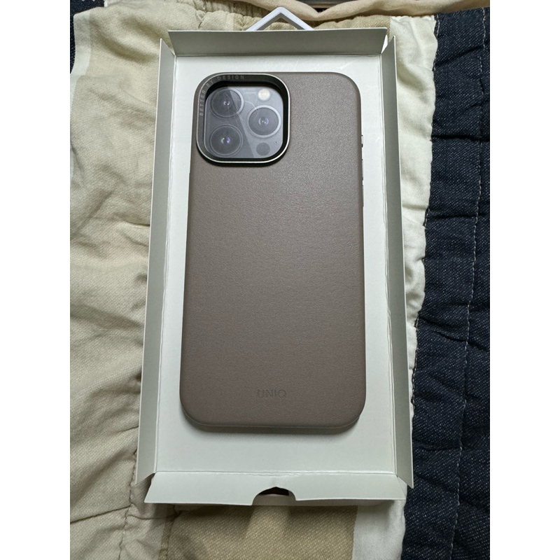 （二手)iphone 15 pro max UNIQ 皮革磁吸保護殼 灰色