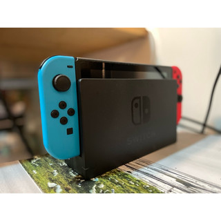 Switch 台灣公司貨 極少用 含8片遊戲 健身環 兩把手 四條防摔手鏈 健身圈 攜帶殼 已貼保護膜