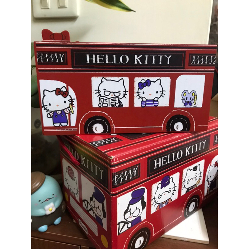 全新現貨☺️～Hello Kitty芝麻蛋捲面紙木盒禮盒（只有販售面紙木盒禮盒）