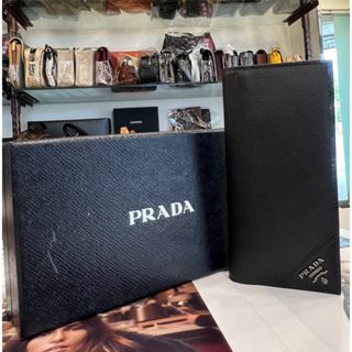 【茱麗葉精品】PRADA 2MV001 浮雕LOGO防刮款對開多卡長夾.黑/銀 現貨在台