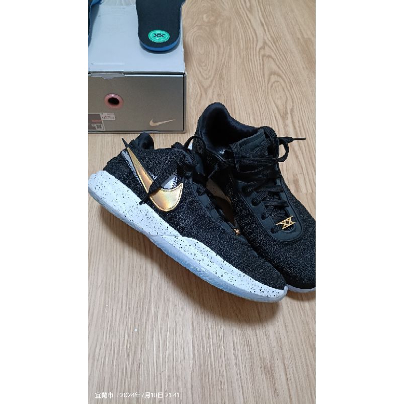 （有預定）二手9.7成新NIKE 耐吉 LeBron 20 男鞋 黑金色 小皇帝 LBJ 實戰籃球鞋，含鞋墊（沒有用過）
