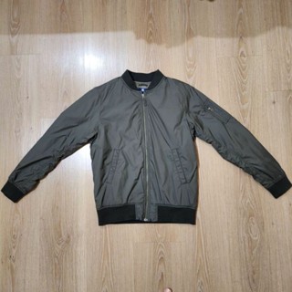 〔清衣櫃隨便賣〕二手女童 UNIQLO kids 軍綠色飛行員外套 (160公分)大人可穿
