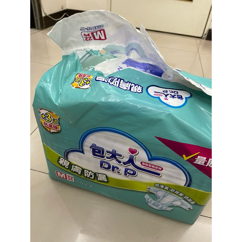 全新僅拆封 22片 M號 大人 成人紙尿褲 / 尿布 (親膚舒適 M號  / 親膚防漏量販包 M號 )
