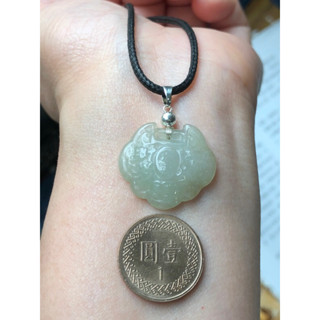 緬甸玉天然A貨翡翠玉墜 冰種 淡綠 平安 玉鎖