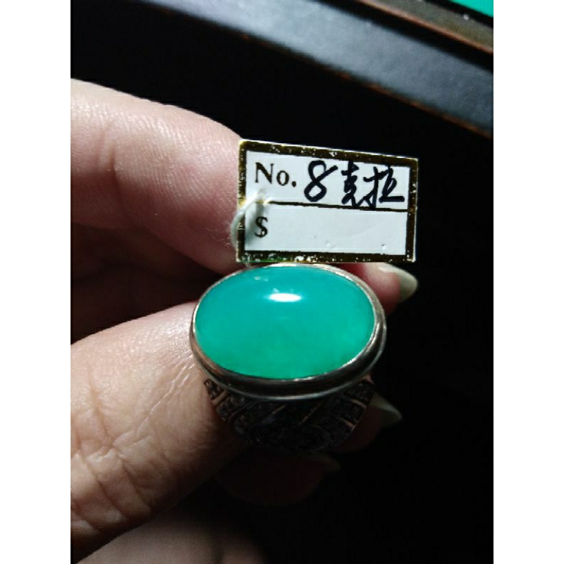 台灣藍寶玻璃質8克拉