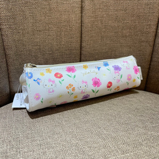 日本進口Sanrio三麗鷗Hello Kitty皮革花卉筆袋小物包化妝包