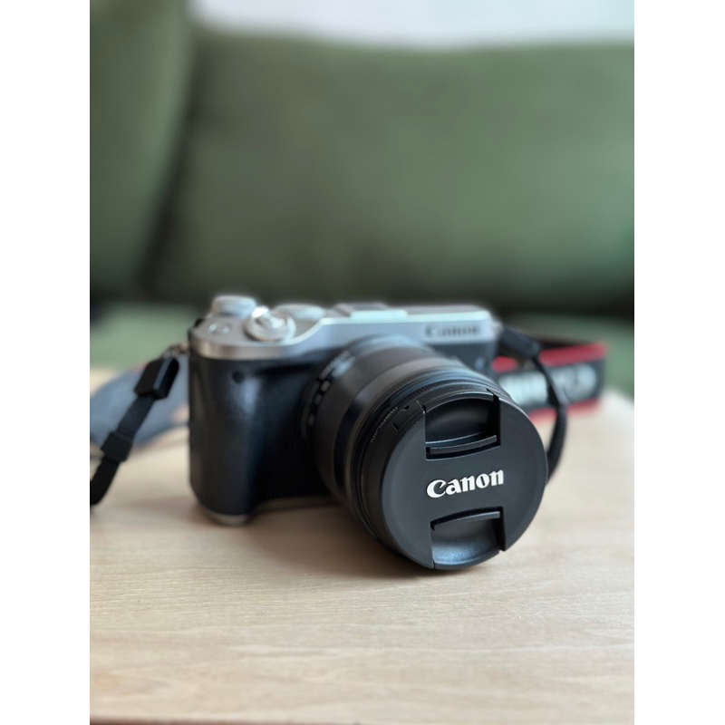 （暫訂）Canon Eos M6機身+ EF-M 11-22mm f/4-5.6 STM鏡頭 8成新 翻轉螢幕  變焦鏡