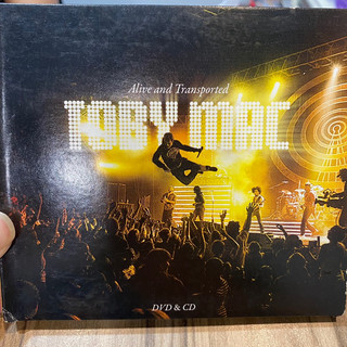 喃喃字旅二手CD《陶比麥克 TOBYMAC -Alive and Transported CD+DVD》
