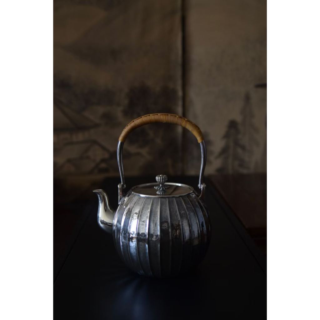 《日本款 中川淨益》 銀壺 | 瓜棱形  純銀手工製 | 煮水壺