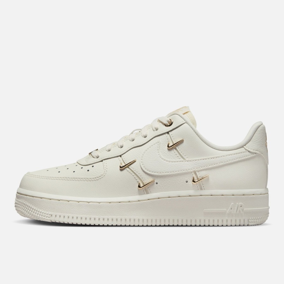 NIKE 女生 休閒鞋  AIR FORCE 1 '07 LX 泫雅 同款 超好看 流行款  白金勾 FV3654111