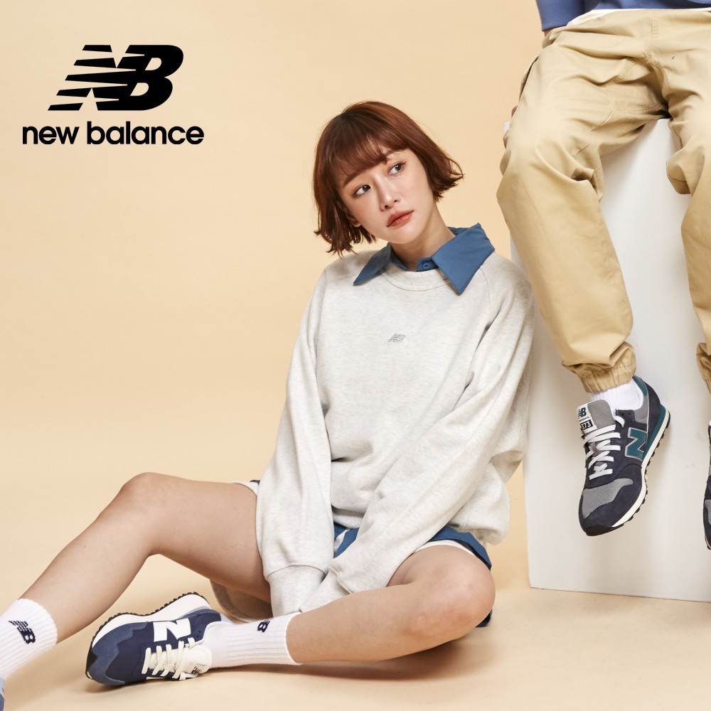 【New Balance】 NB 無肩線圓領長袖上衣_女性_牙白色_AWT31500SST