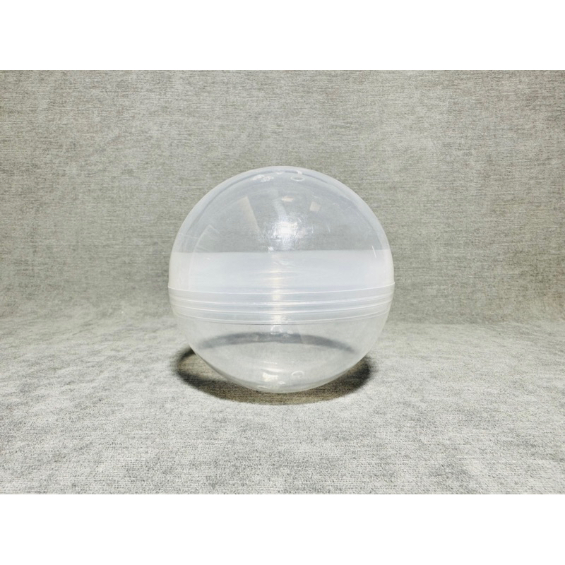 透明塑膠球（直徑約9公分，可打開，上下各2透氣孔）