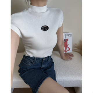 🔜現貨48h快速出貨🏷️歐美字母鏤空半高領收腰上衣 F | 白色、灰色