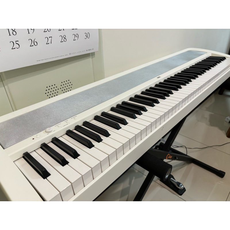 日本KORG B1 88鍵白色電鋼琴（附譜架、延音踏板、琴架）二手近新