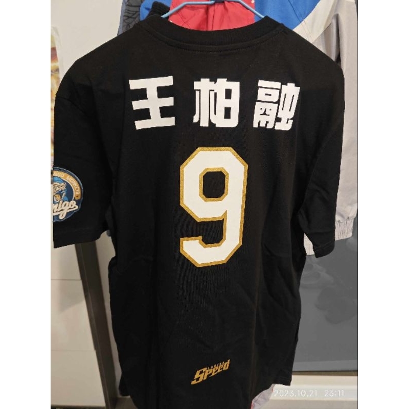 Lamigo王柏融9號黑色短袖T-shirt(附資料夾)(L size)