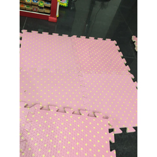 已售出）地墊二手～粉紅及青綠可愛點點地墊（1公分），共26共260元